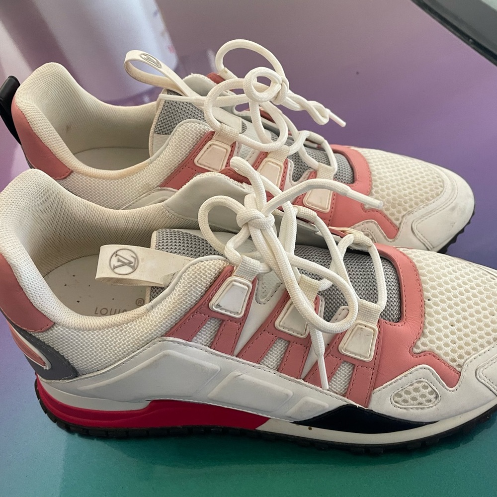 Women’s LV Run Away Sports Shoes - Picture 3 of 3